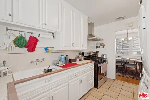 $1,990,000 | 1359 South Ridgeley Drive, Los Angeles, CA 90019