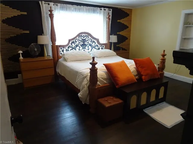 $205,000 | 345 East Starmount Avenue, Liberty, NC 27298