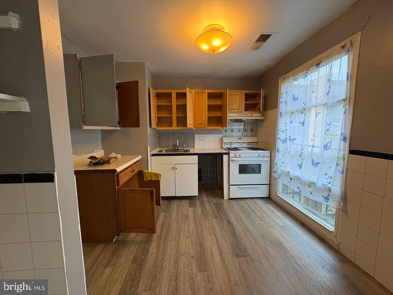 7979 Riggs Road, Unit 9 Hyattsville, MD 20783 - Photo 8 of 36 Gallery Image 8