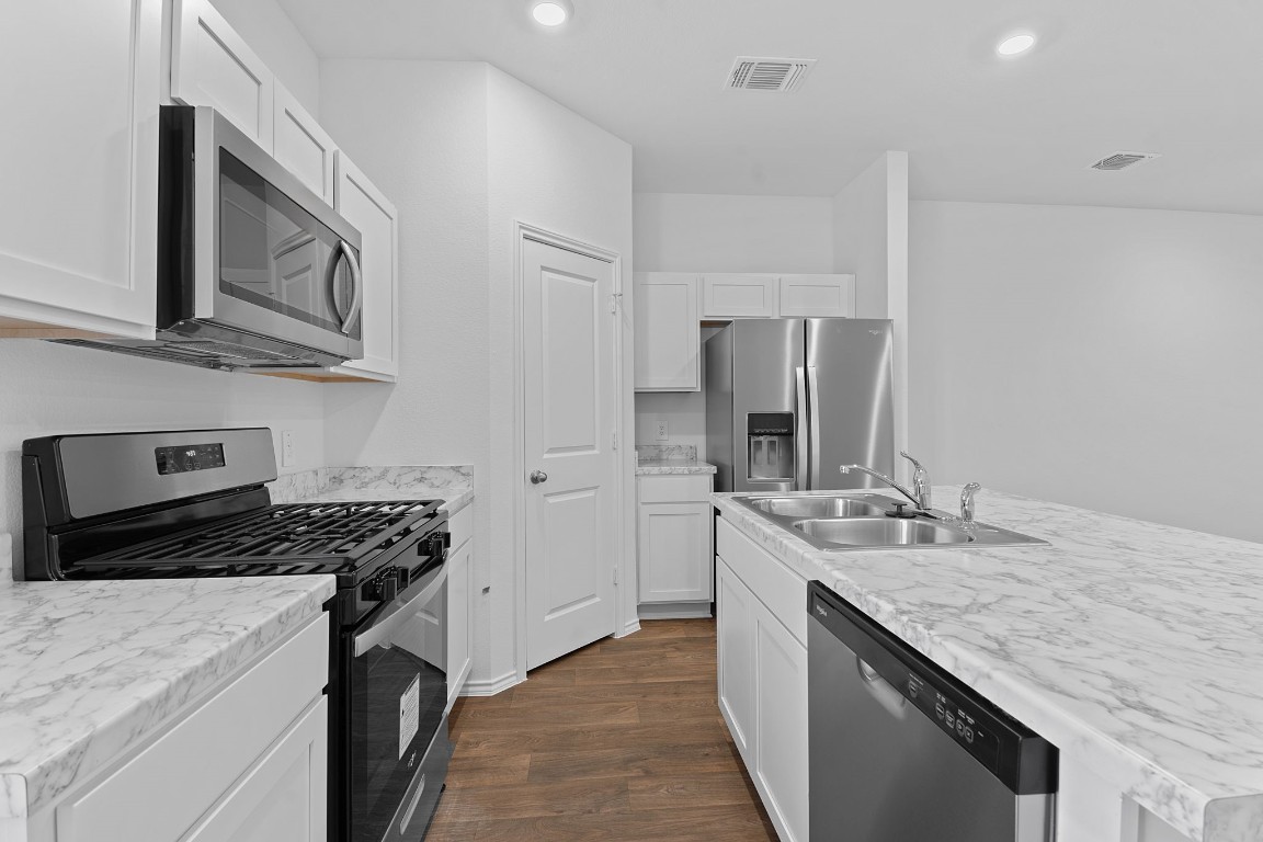 582 Arnold Loop, Unit A Kyle, TX 78640 - Photo 3 of 15