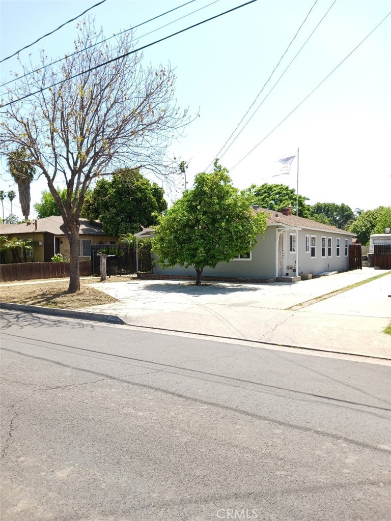 3928 Everest Avenue Riverside, CA 92503 - Photo 3 of 31 a view of fountain with large trees