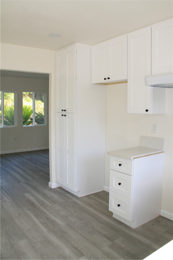 3928 Everest Avenue Riverside, CA 92503 - Photo 10 of 31 an empty room with cabinet and mirrors