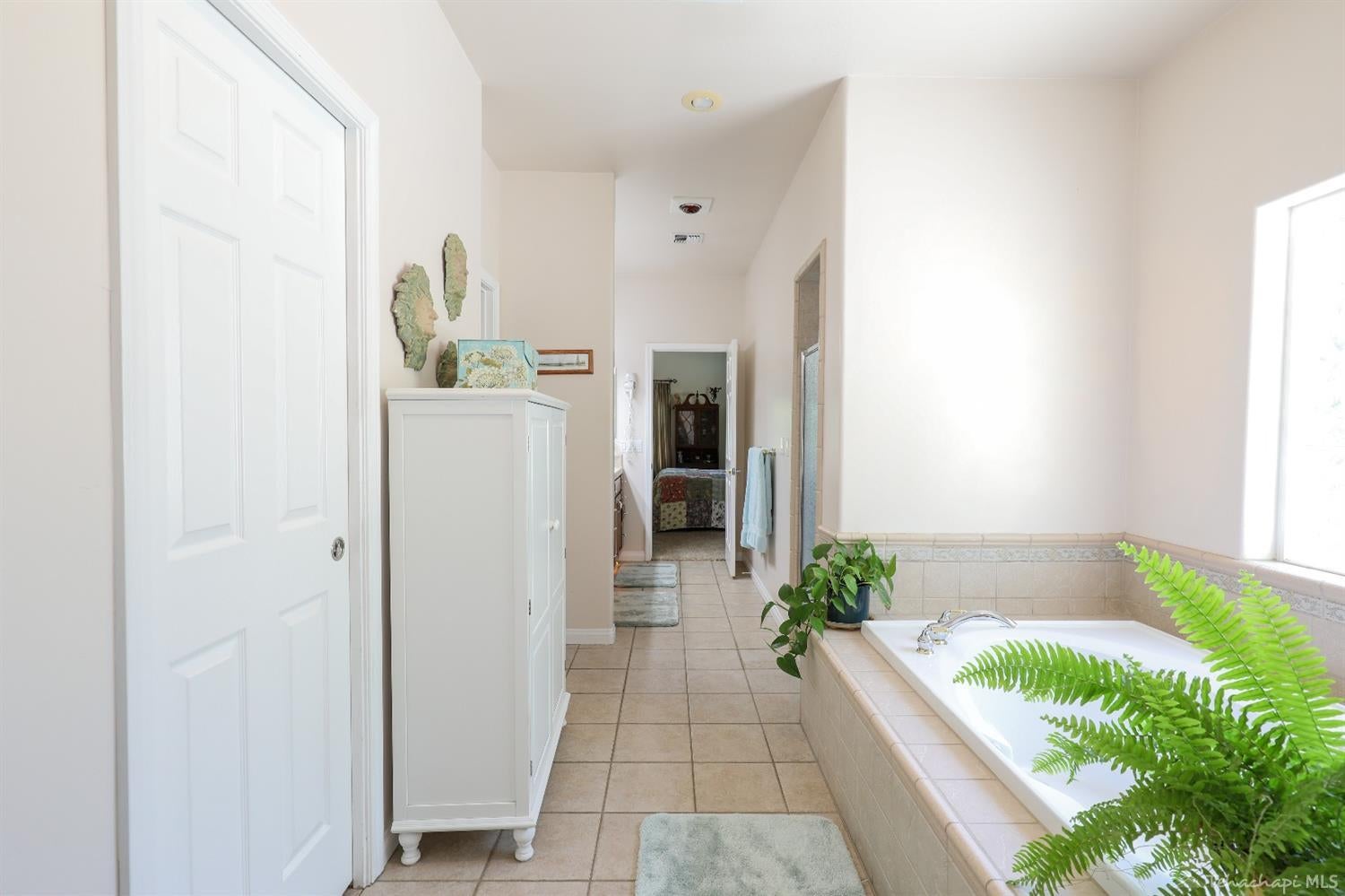 30554 Fox Ridge Court Tehachapi, CA 93561 - Photo 40 of 75 master bath