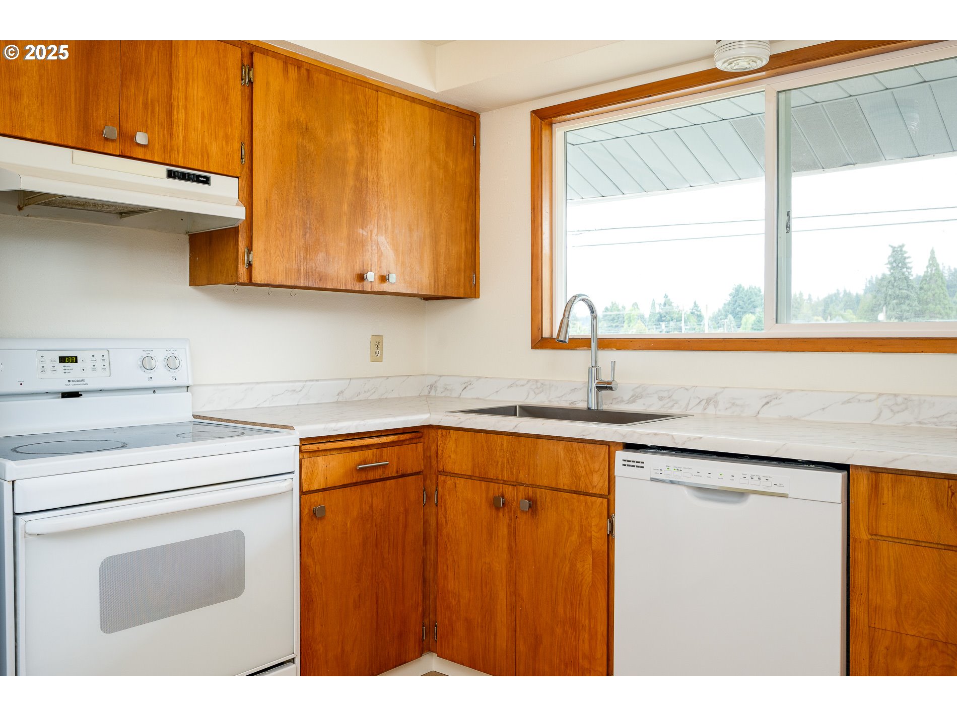 7835 Southeast Roots Road Milwaukie, OR 97267 - Photo 11 of 30 Kitchen