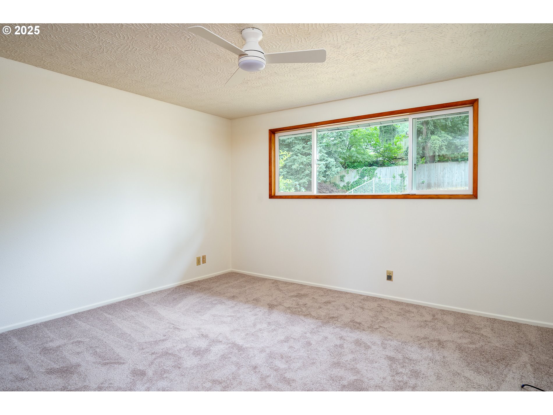7835 Southeast Roots Road Milwaukie, OR 97267 - Photo 15 of 30 Primary Bedroom