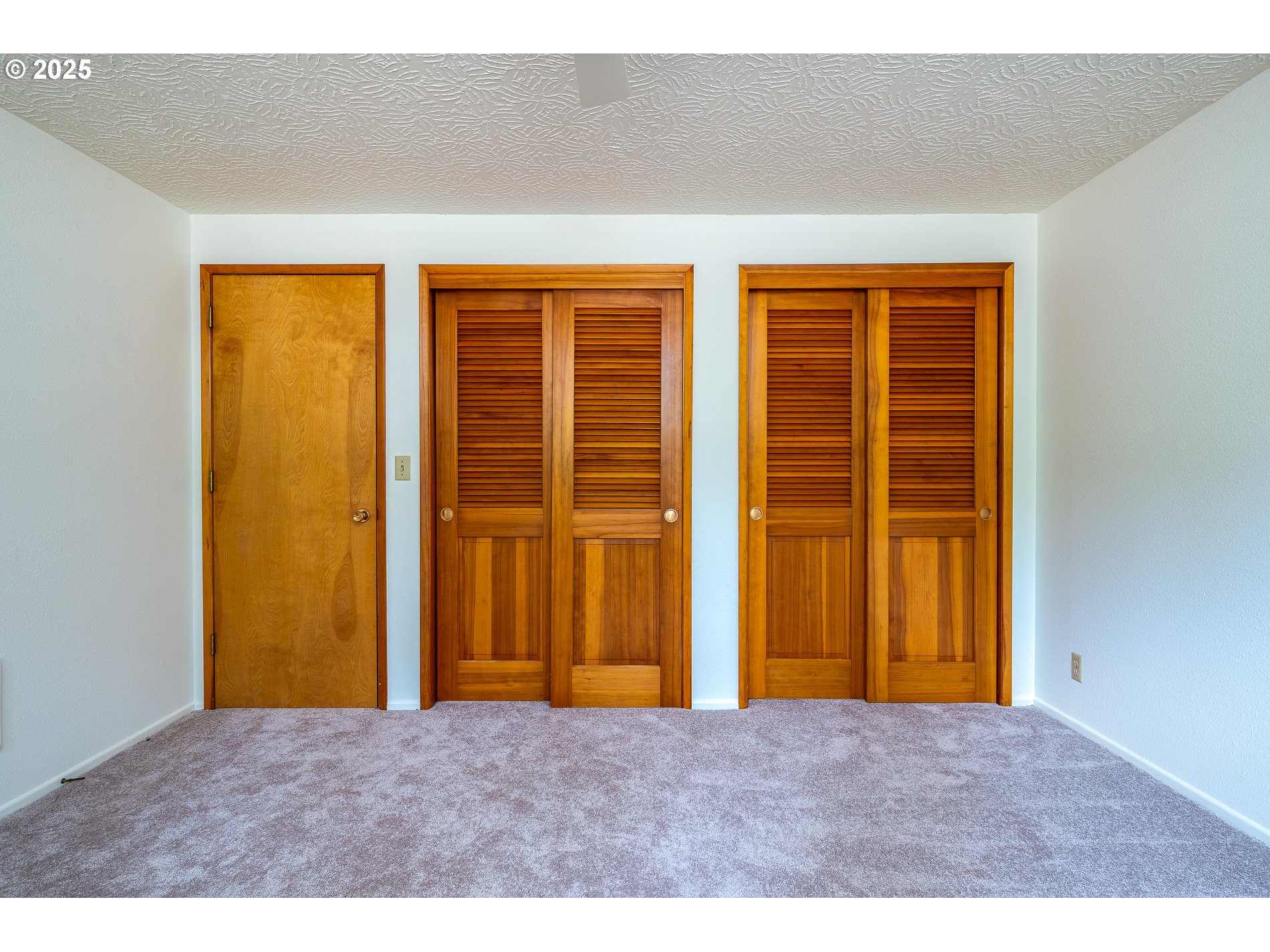 7835 Southeast Roots Road Milwaukie, OR 97267 - Photo 16 of 30 Primary Bedroom