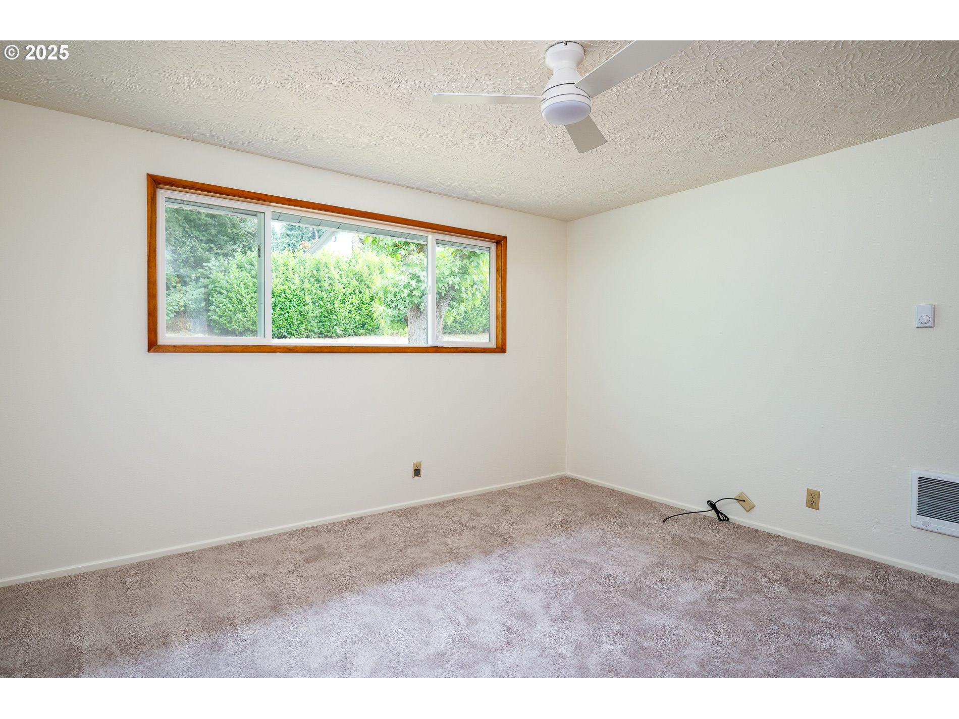 7835 Southeast Roots Road Milwaukie, OR 97267 - Photo 17 of 30 Primary Bedroom