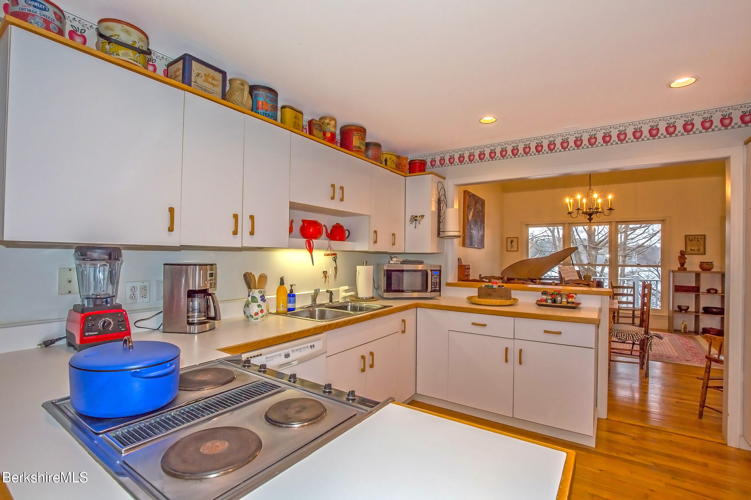 1136 Barker Road, Unit 33 Pittsfield, MA 01201 - Photo 7 of 61 kitchen