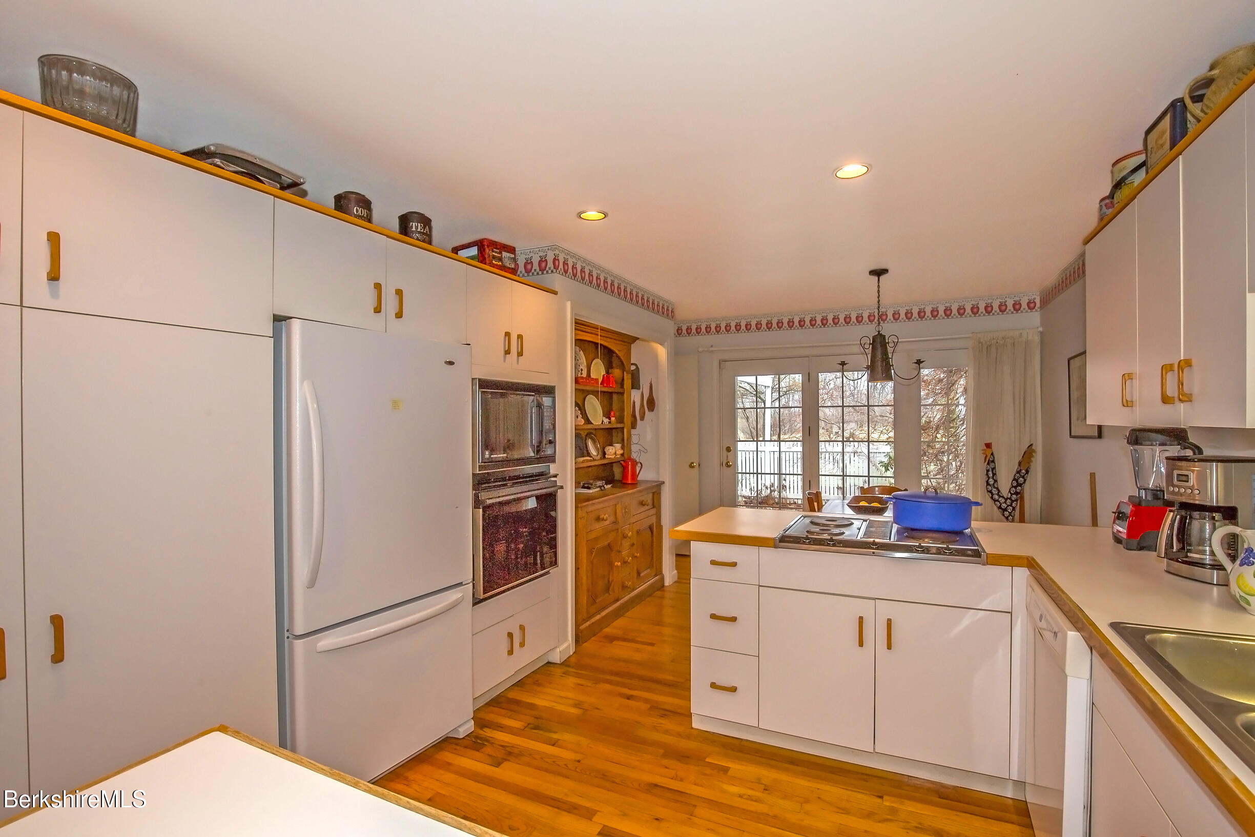 1136 Barker Road, Unit 33 Pittsfield, MA 01201 - Photo 8 of 61 kitchen