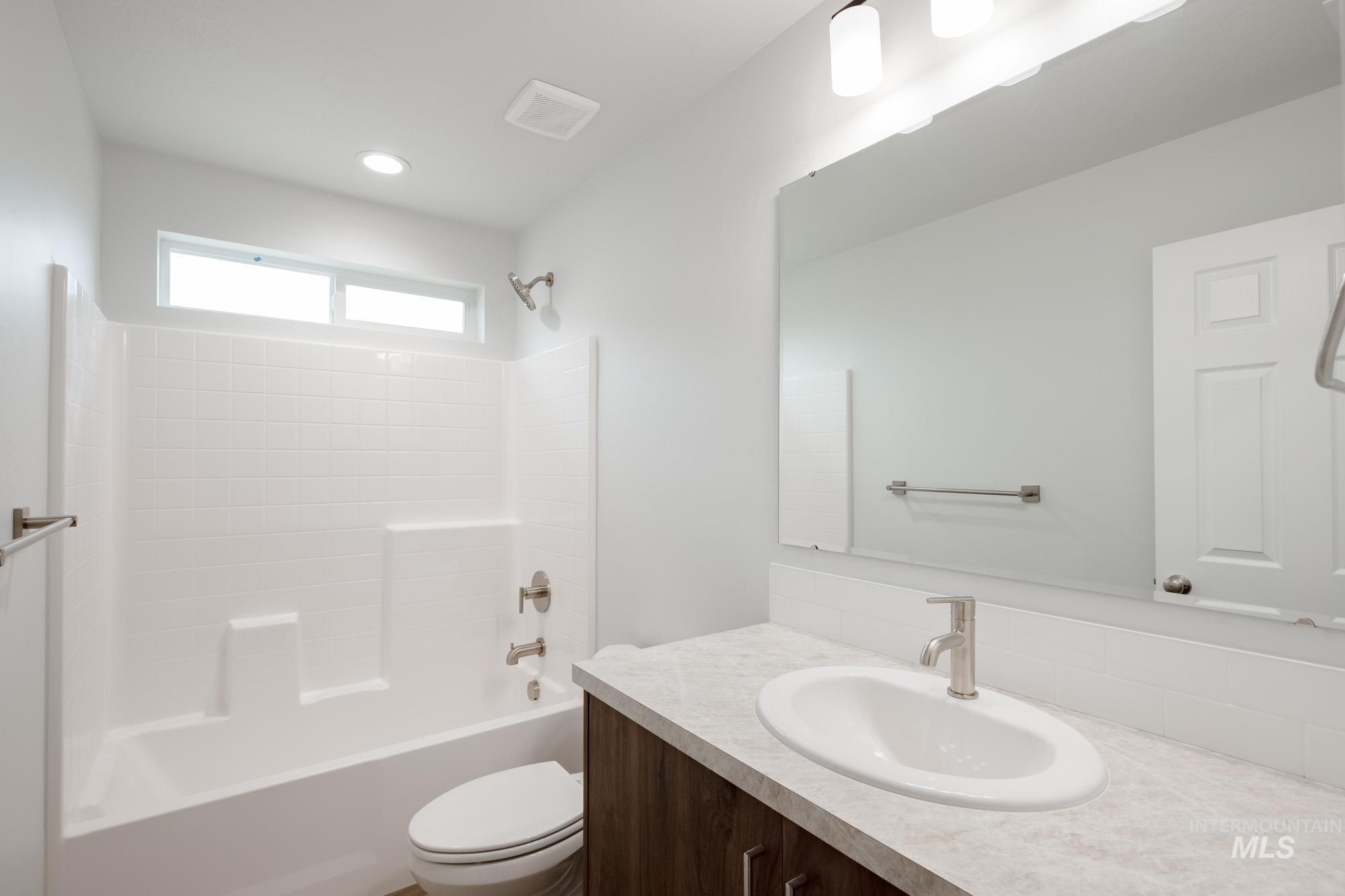 13736 Nisene Street Caldwell, ID 83607 - Photo 13 of 22 Full bathroom with bathing tub / shower combination and vanity