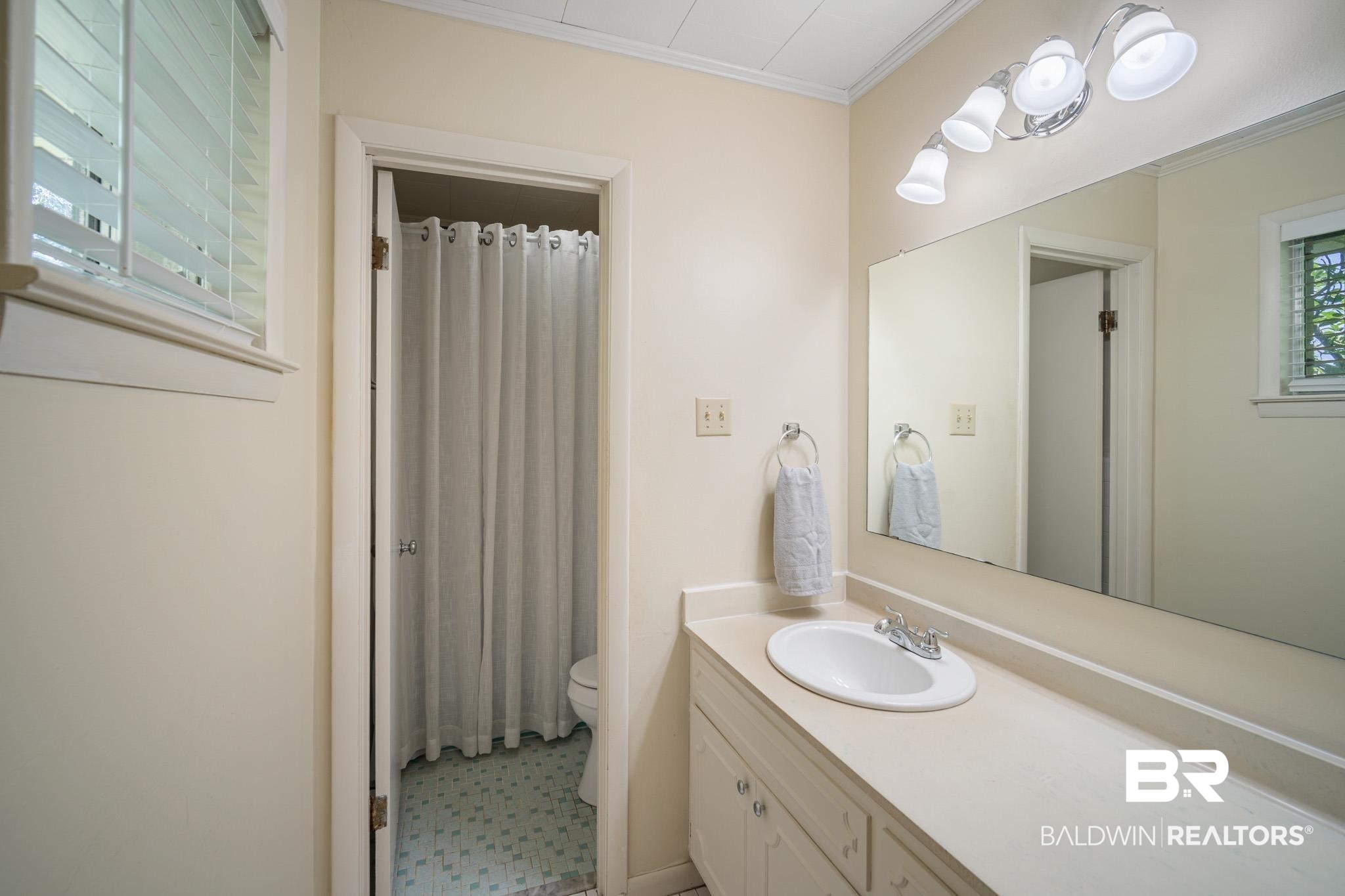 8 Signal Hill Road Daphne, AL 36527 - Photo 20 of 37 Owner's Suite Bathroom