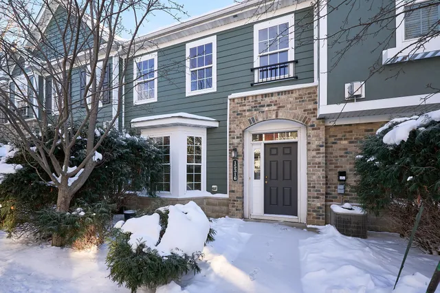 $290,000 | 15316 Founders Lane, Unit 304, Apple Valley, MN 55124