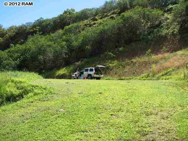 734 East Kuiaha Road, Unit C8 Haiku, HI 96708 - Photo 6 of 11 a view of a garden and basketball court