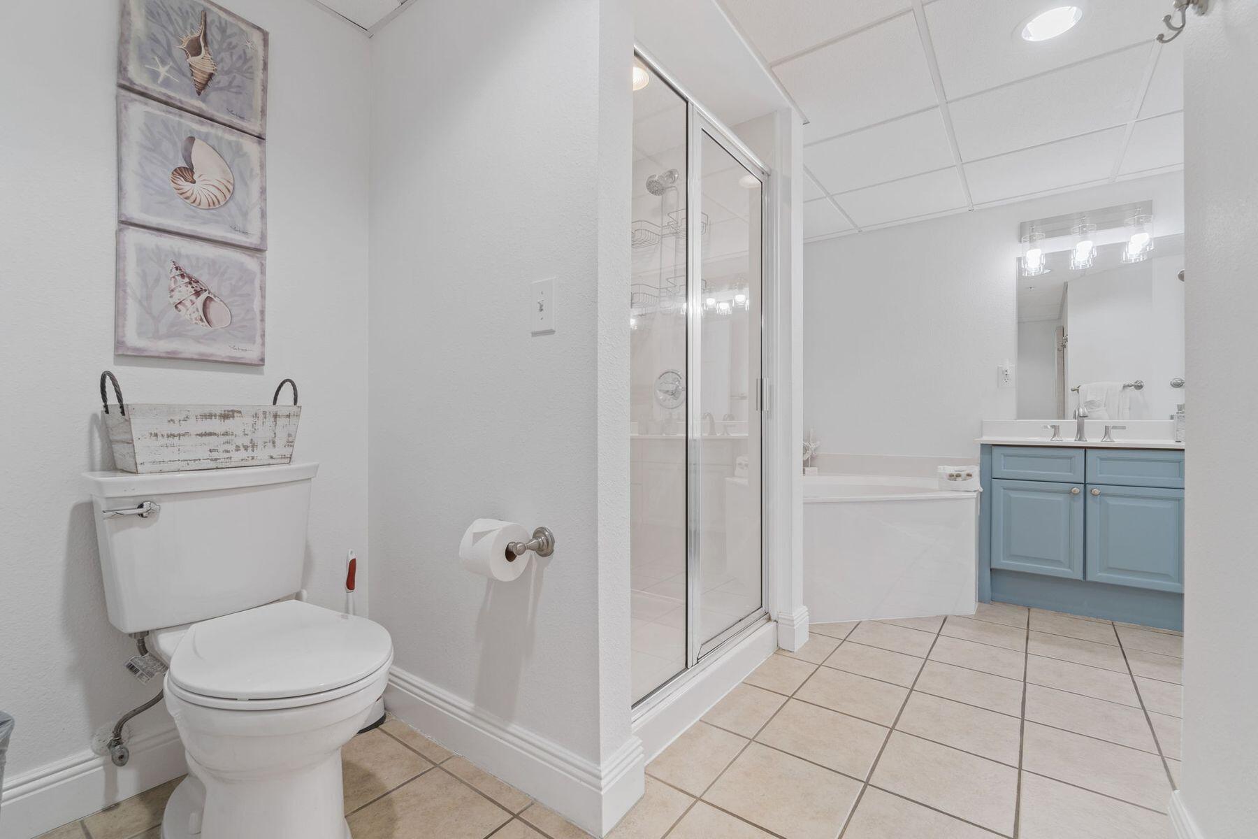 14701 Front Beach Road, Unit 530 Panama City Beach, FL 32413 - Photo 27 of 44 Shower & Tub