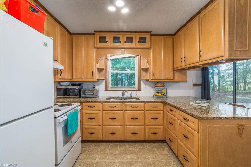 5862 Little Beane Store Road Seagrove, NC 27341 - Photo 8 of 21