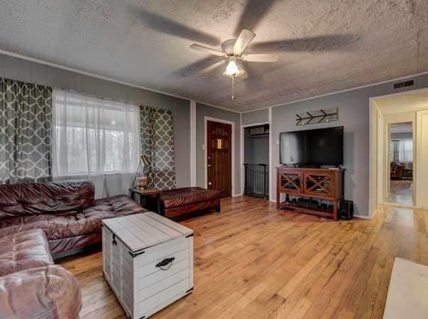 108 Powell Road Oak Ridge, TN 37830 - Photo 6 of 7 a living room with furniture and a flat screen tv