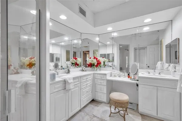 $3,000 | 1200 Country Club Drive, Unit 2106, Largo, FL 33771