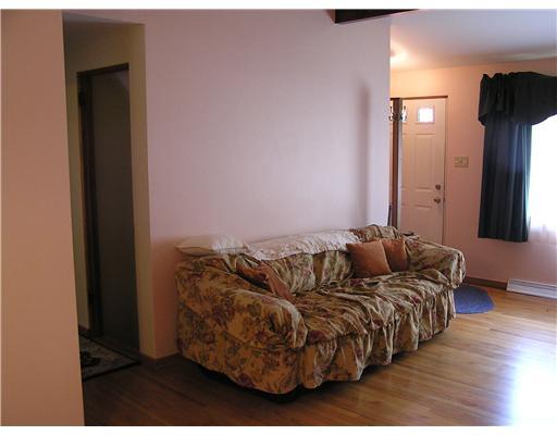 225 Roth Street Houston, PA 15342 - Photo 3 of 15 Living Room.
