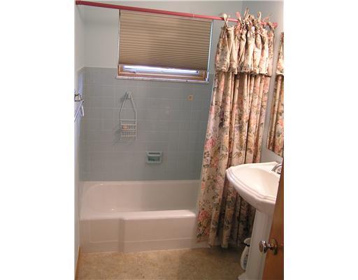 225 Roth Street Houston, PA 15342 - Photo 7 of 15 Master Bath/Spa.