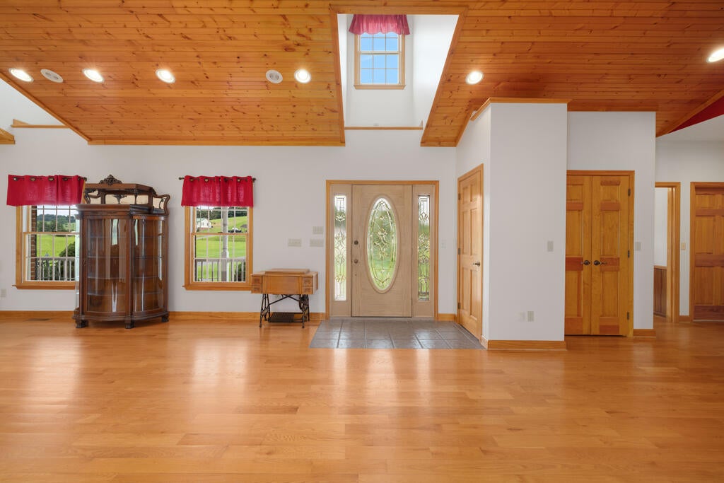 206 Valley Road Saltville, VA 24370 - Photo 24 of 90 Gallery Image 24