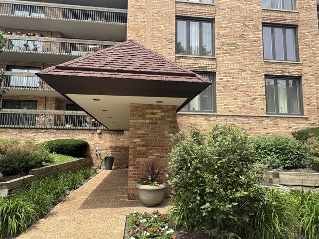 1621 Mission Hills Road, Unit N201 Northbrook, IL 60062 - Photo 3 of 28