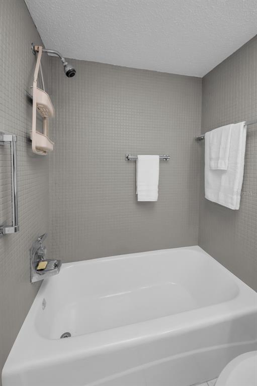 1701 Pinehurst Road, Unit 4F Dunedin, FL 34698 - Photo 26 of 56 a bathroom with a bathtub