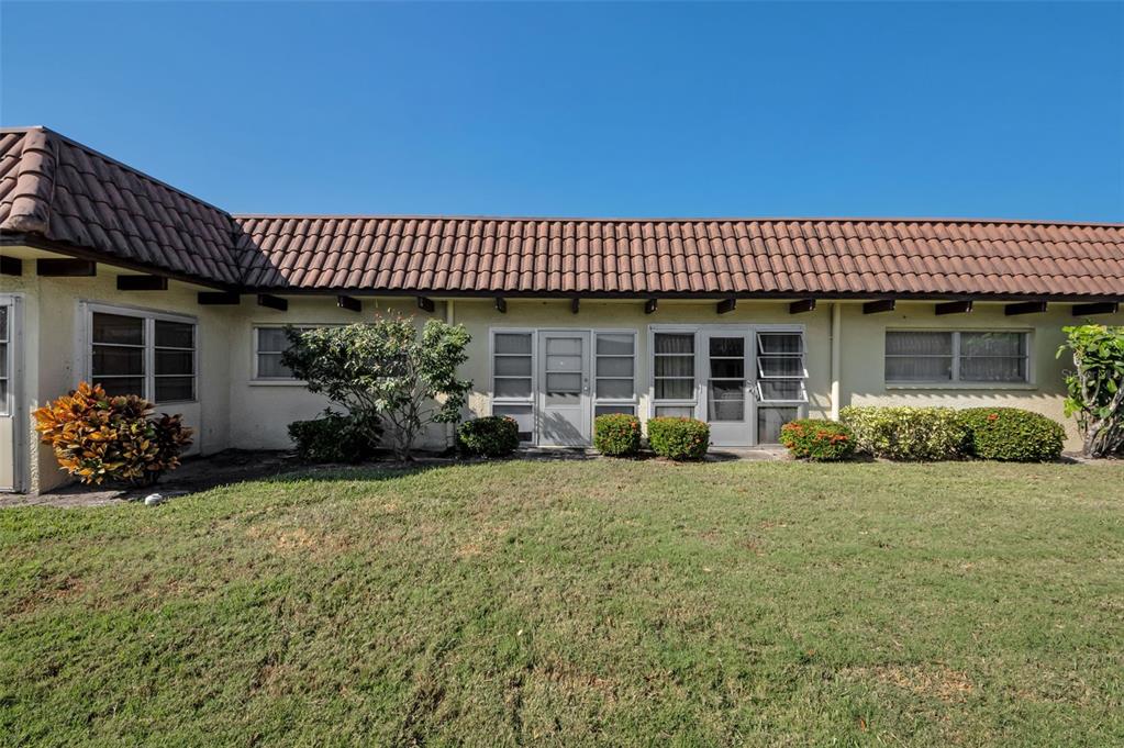 1701 Pinehurst Road, Unit 4F Dunedin, FL 34698 - Photo 31 of 56 a view of a house with porch and garden