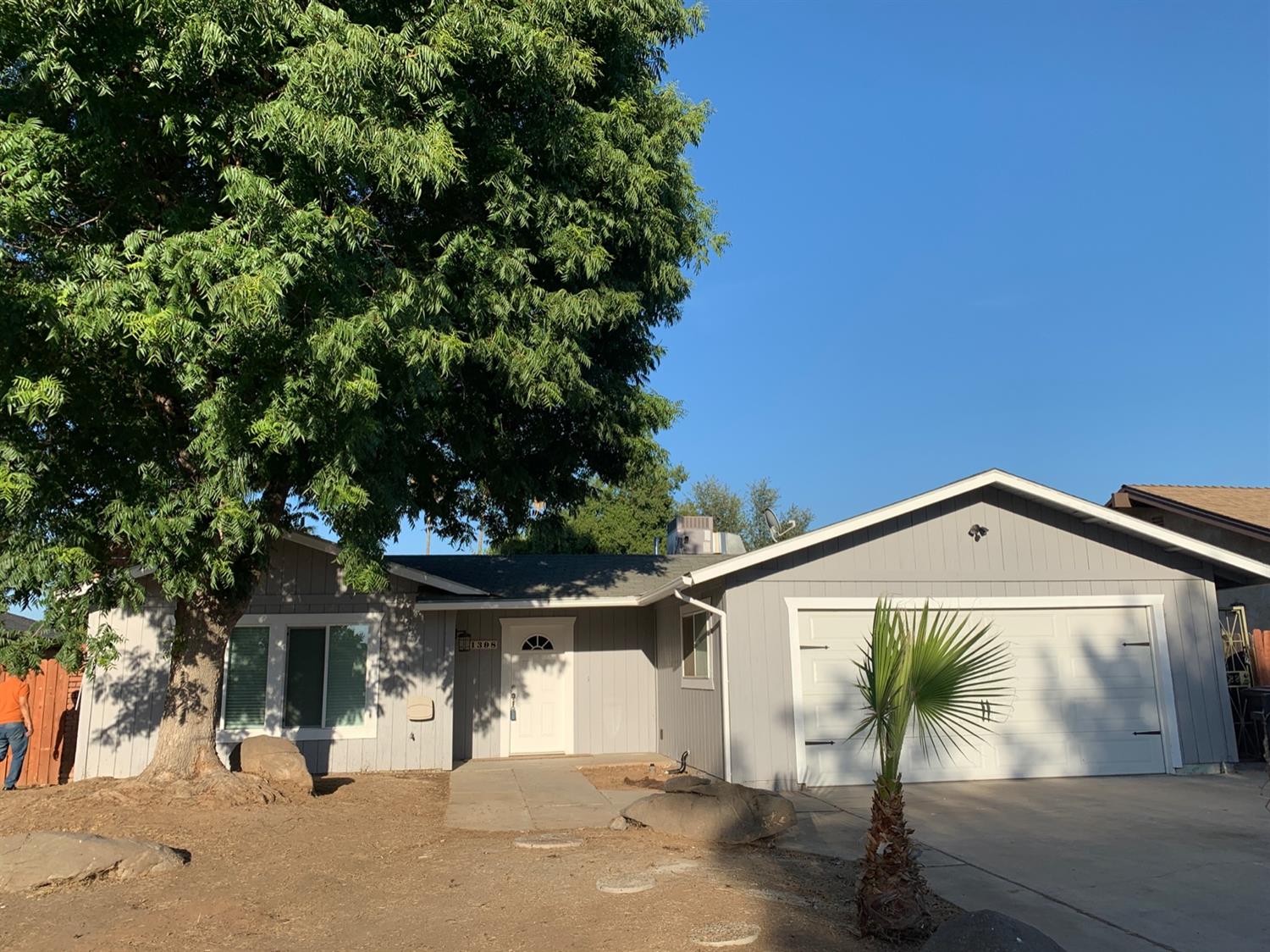 1398 North Steven Avenue Reedley, CA 93654 - Photo 3 of 19 Gallery Image 3