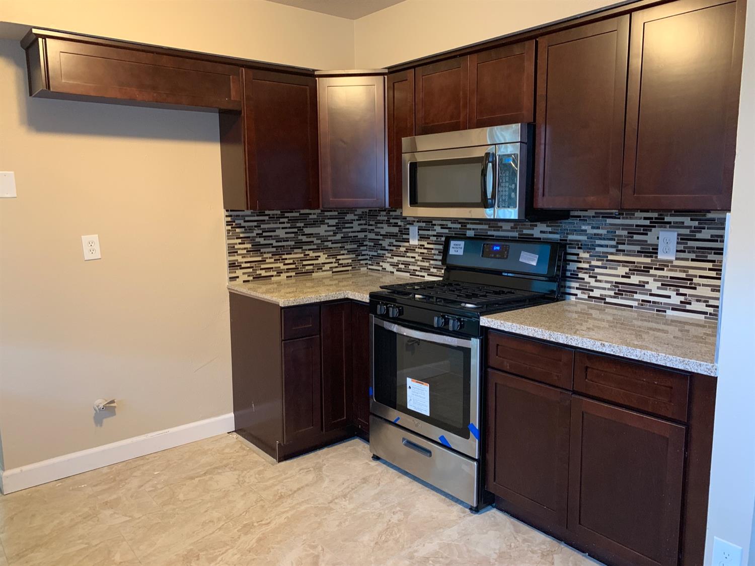 1398 North Steven Avenue Reedley, CA 93654 - Photo 9 of 19 Gallery Image 9