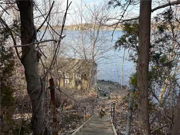 $1,100,000 | 351 County Road, Barrington, RI 02806