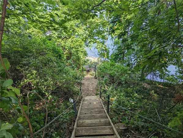$1,100,000 | 351 County Road, Barrington, RI 02806