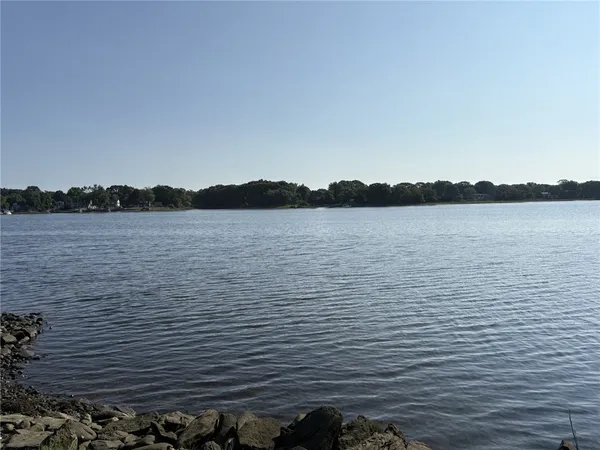 $1,100,000 | 351 County Road, Barrington, RI 02806