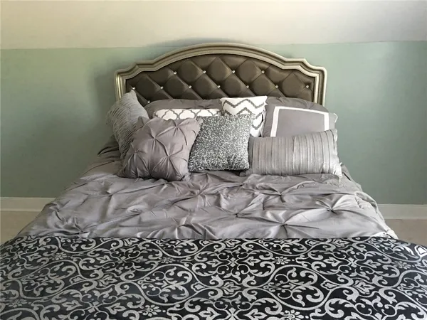 $1,100,000 | 351 County Road, Barrington, RI 02806