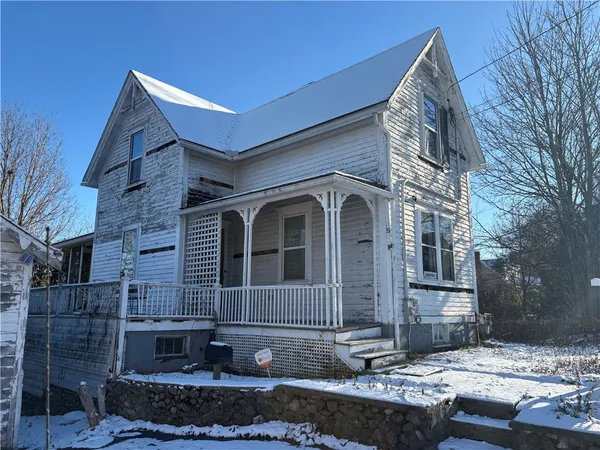 $1,100,000 | 351 County Road, Barrington, RI 02806