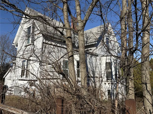 $1,100,000 | 351 County Road, Barrington, RI 02806