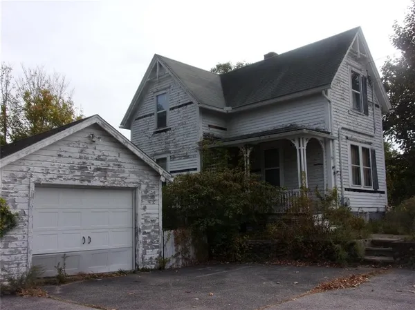 $1,100,000 | 351 County Road, Barrington, RI 02806