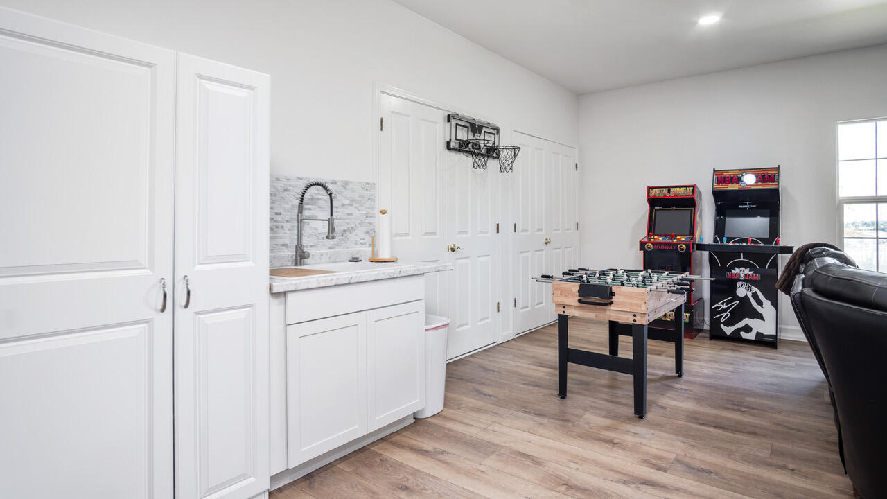 16657 Thomas Drive Springville, CA 93265 - Photo 24 of 37 a kitchen with cabinets and wooden floor