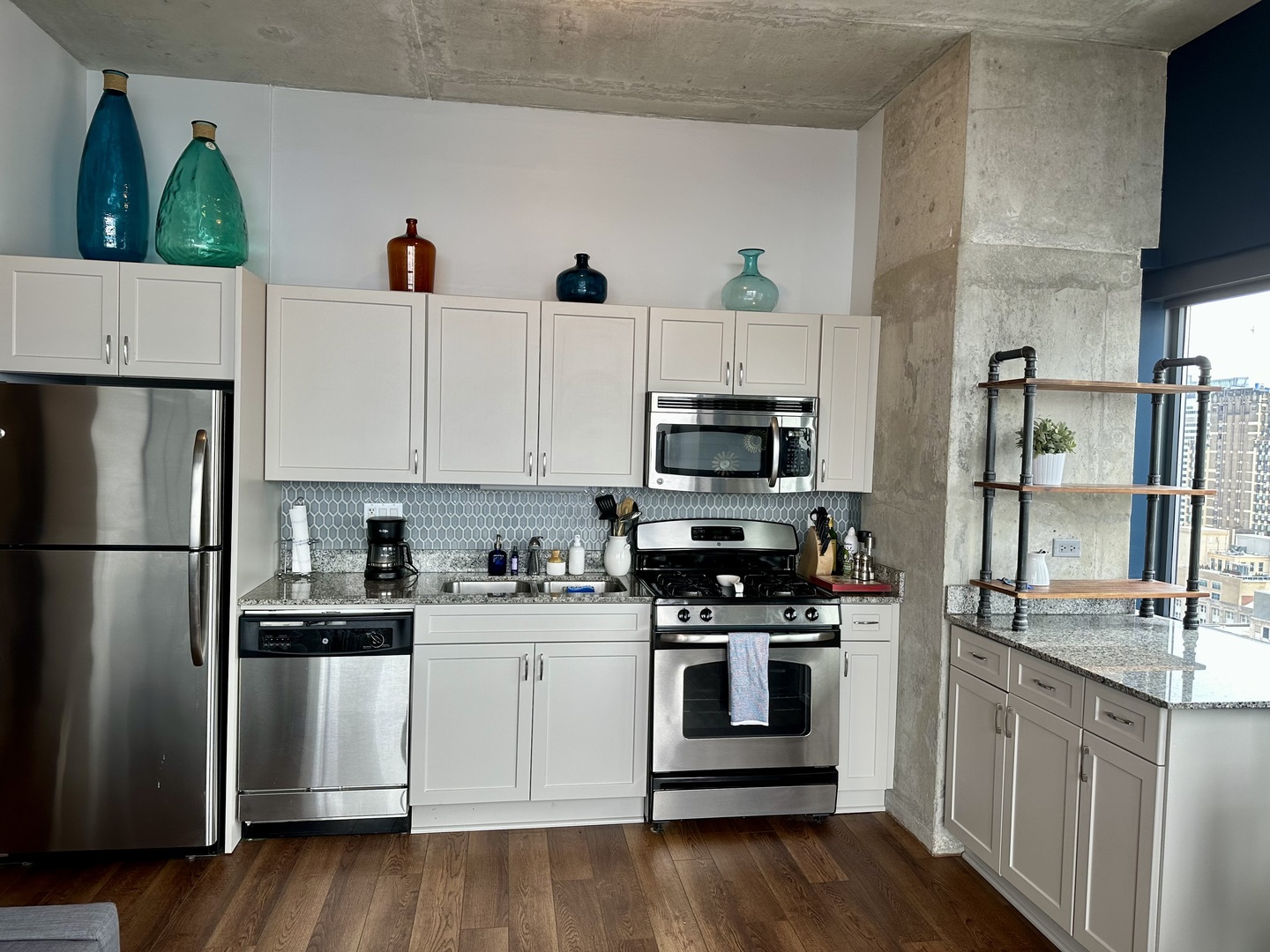 Undisclosed Address Chicago, IL 60607 - Photo 2 of 33