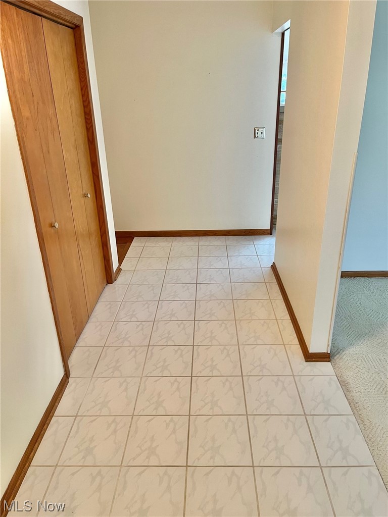 923 Andrews Road Medina, OH 44256 - Photo 3 of 35 Ceramic Tile Foyer