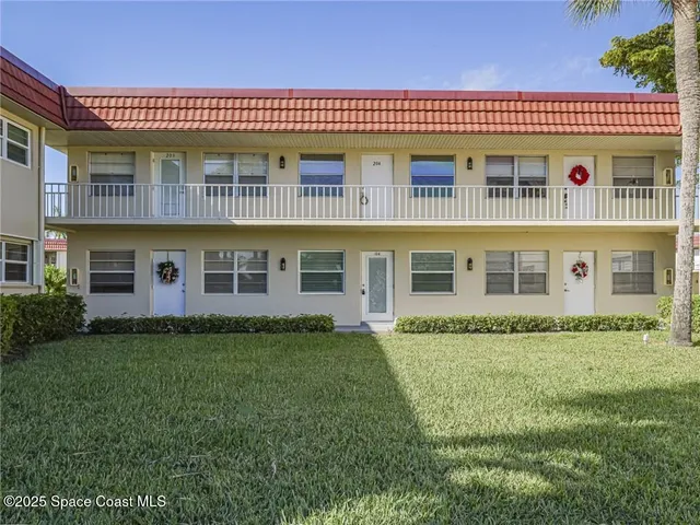 $1,250 | 25 Pine Arbor Lane, Unit 104, Vero Beach, FL 32962