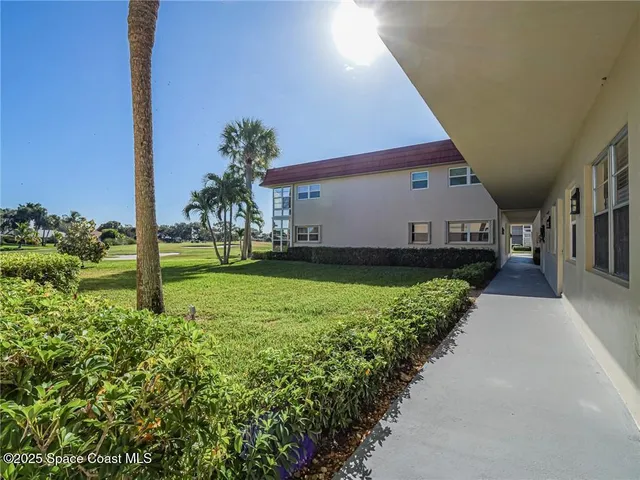 $1,250 | 25 Pine Arbor Lane, Unit 104, Vero Beach, FL 32962
