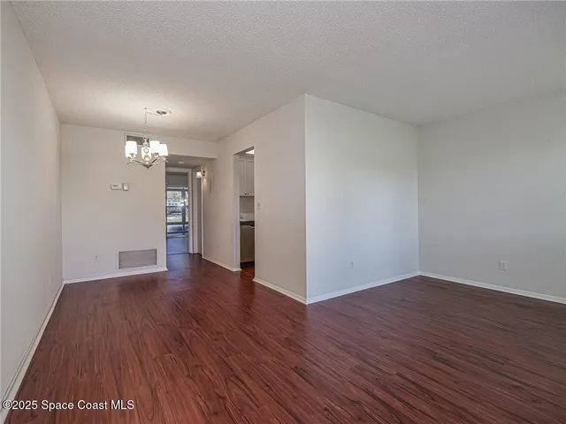 $1,250 | 25 Pine Arbor Lane, Unit 104, Vero Beach, FL 32962