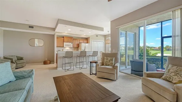 $237,900 | 811 Fairwaycove Lane, Unit 107, Bradenton, FL 34212