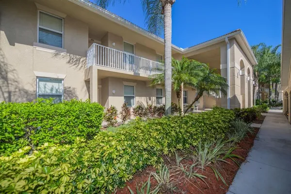 $237,900 | 811 Fairwaycove Lane, Unit 107, Bradenton, FL 34212