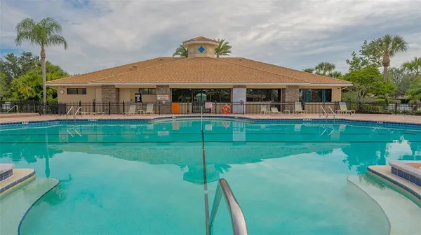 $237,900 | 811 Fairwaycove Lane, Unit 107, Bradenton, FL 34212