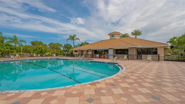 $237,900 | 811 Fairwaycove Lane, Unit 107, Bradenton, FL 34212