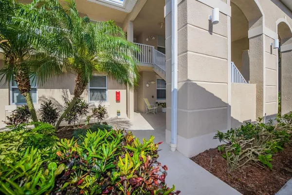 $237,900 | 811 Fairwaycove Lane, Unit 107, Bradenton, FL 34212