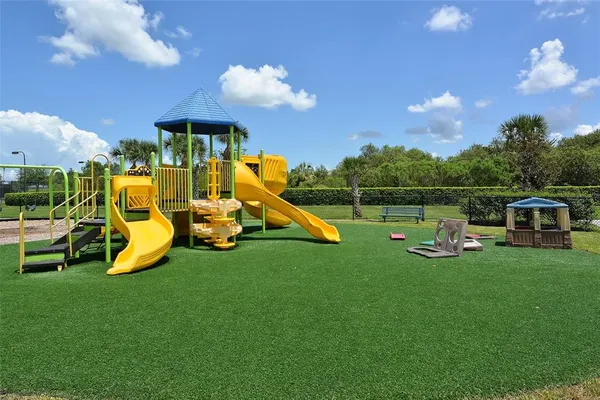 $237,900 | 811 Fairwaycove Lane, Unit 107, Bradenton, FL 34212