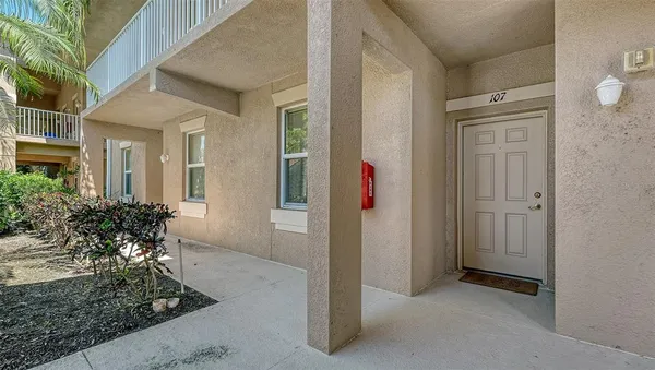 $237,900 | 811 Fairwaycove Lane, Unit 107, Bradenton, FL 34212