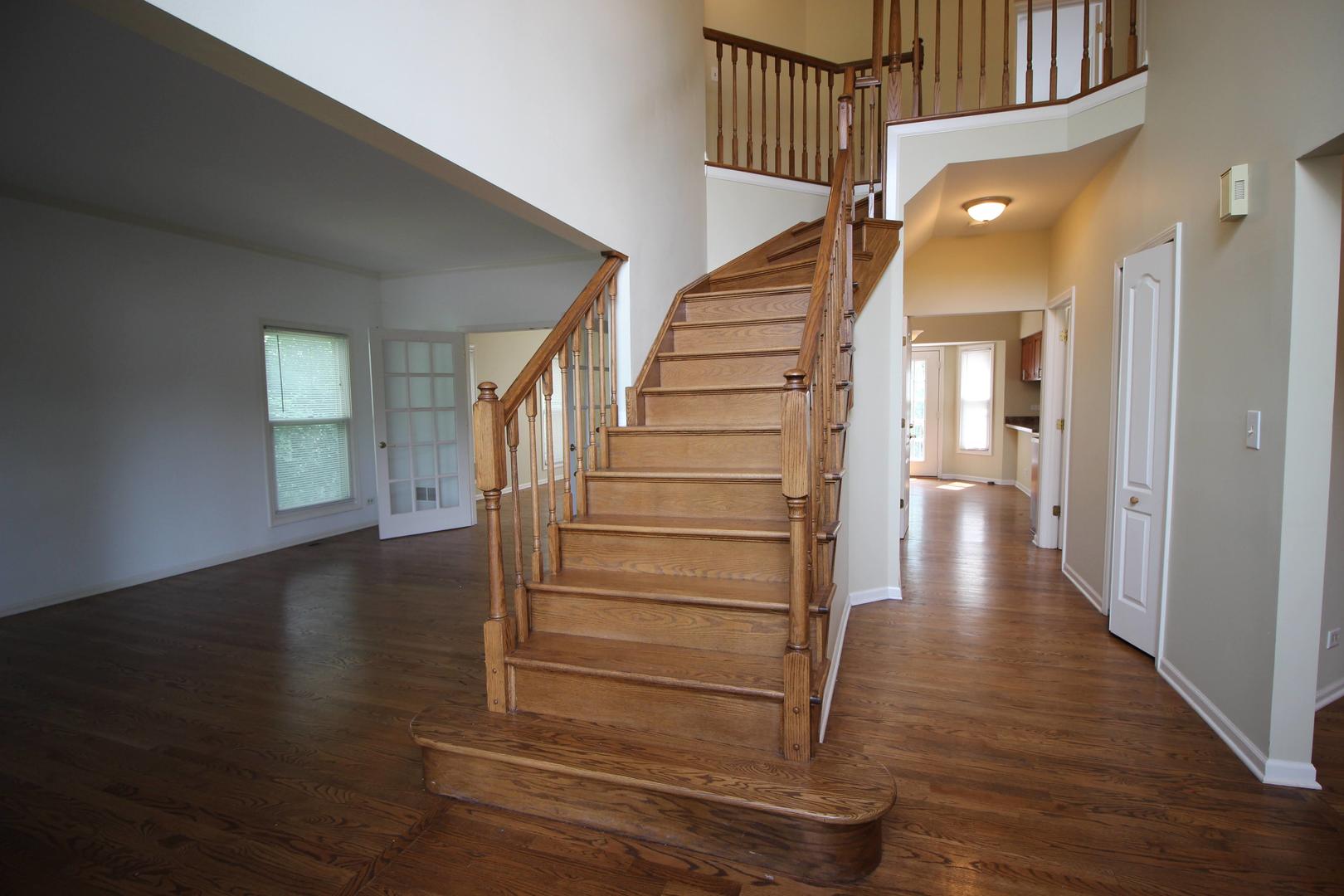 965 Harmon Boulevard Hoffman Estates, IL 60169 - Photo 2 of 15